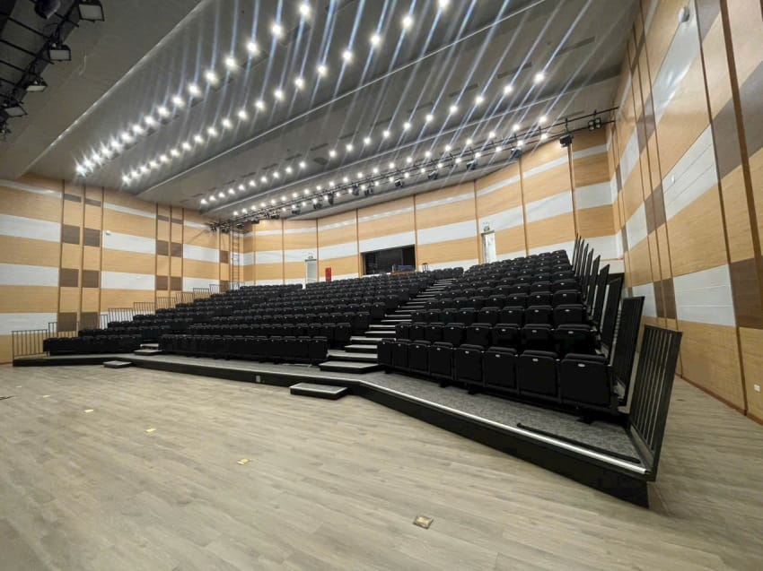 Hệ thống ghế xếp hình cánh cung độc đáo
