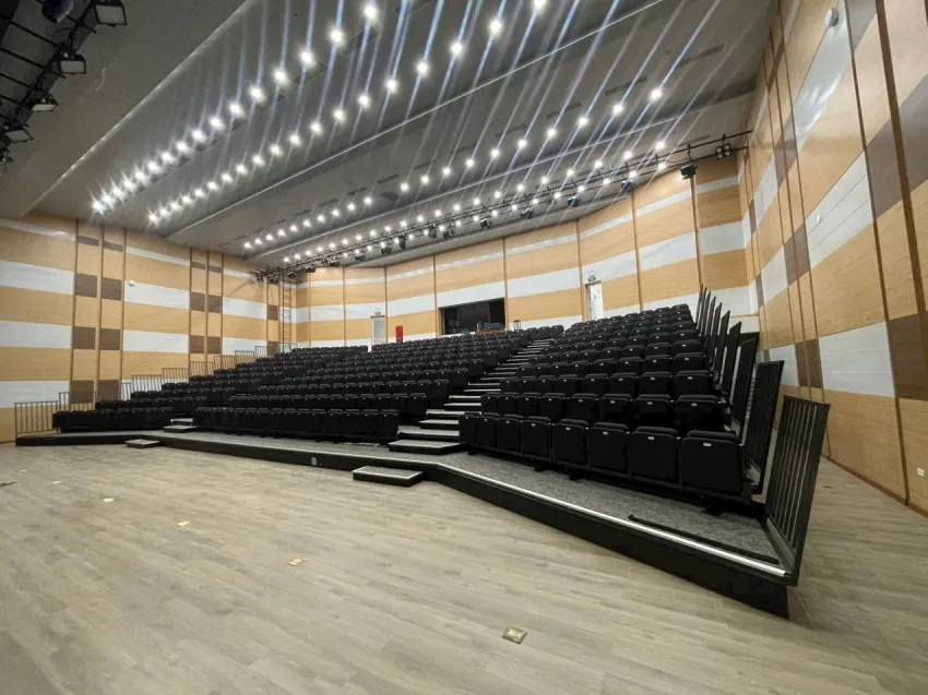 Hệ thống ghế xếp hình cánh cung độc đáo
